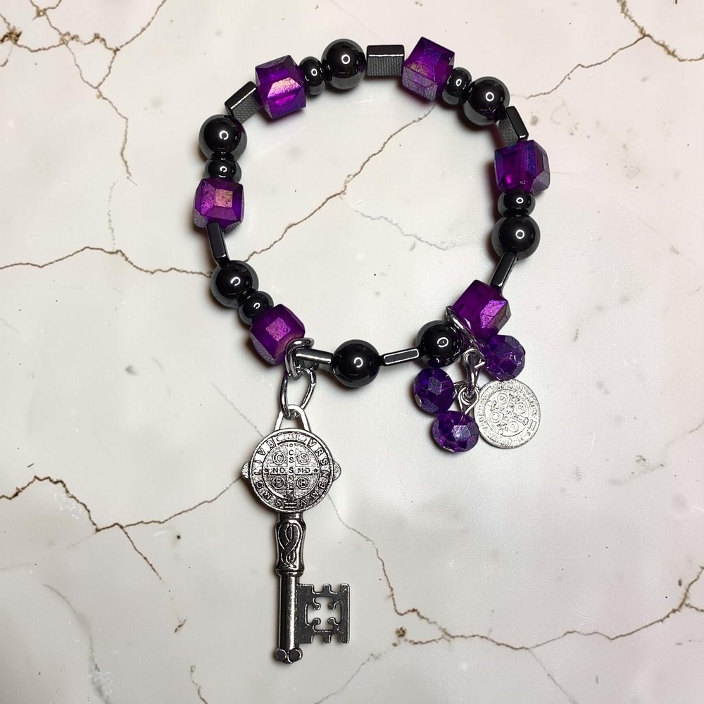 Saint Benedict Hematite Purple Crystal Key Charm Stretch Bracelet Religious - Picture 5 of 6
